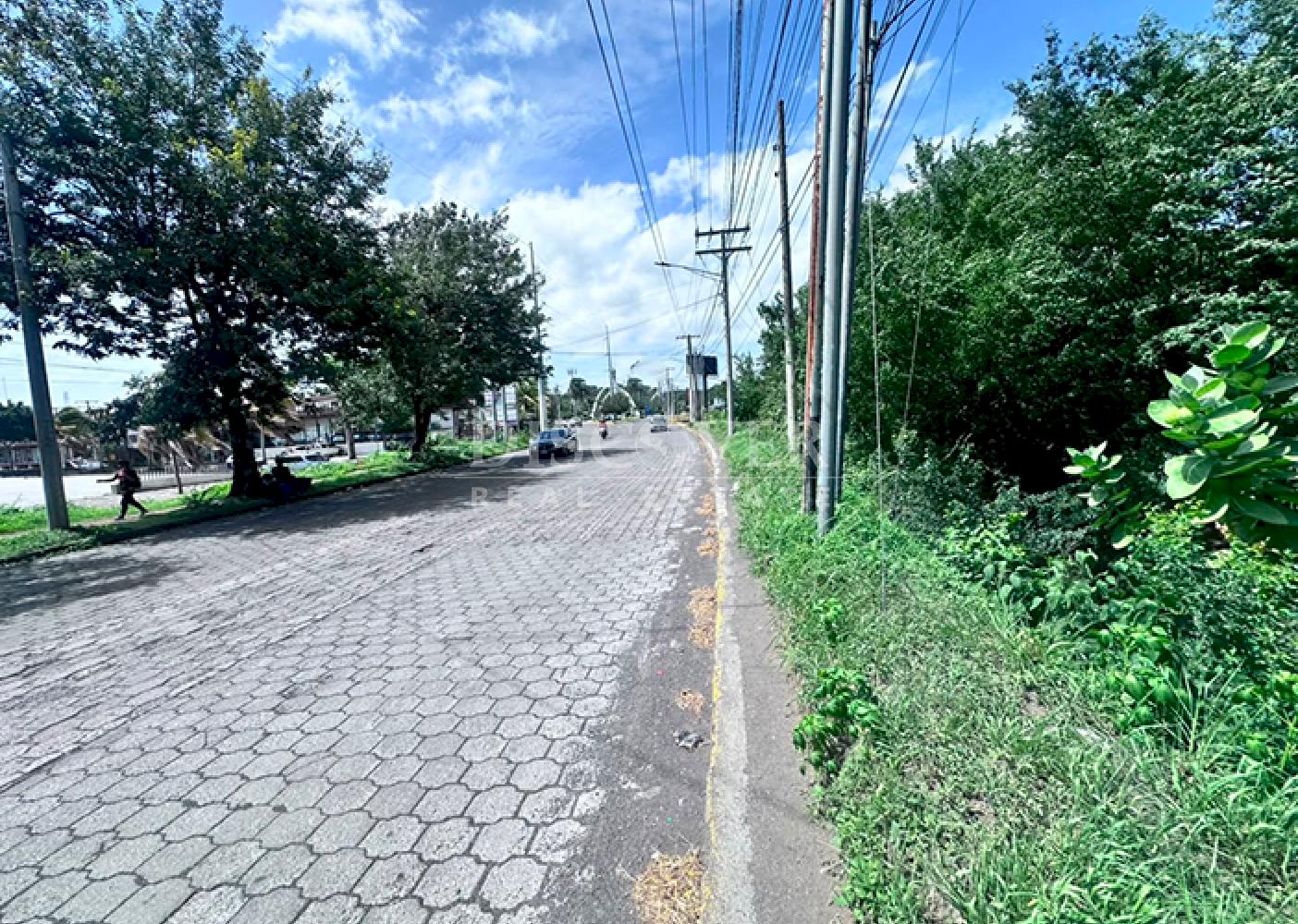 Land for Sale on Avenida Universitaria - Managua