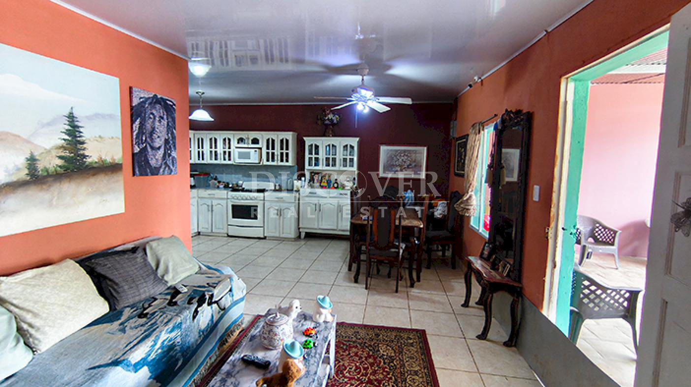  House with a spacious yard for sale in Tipitapa