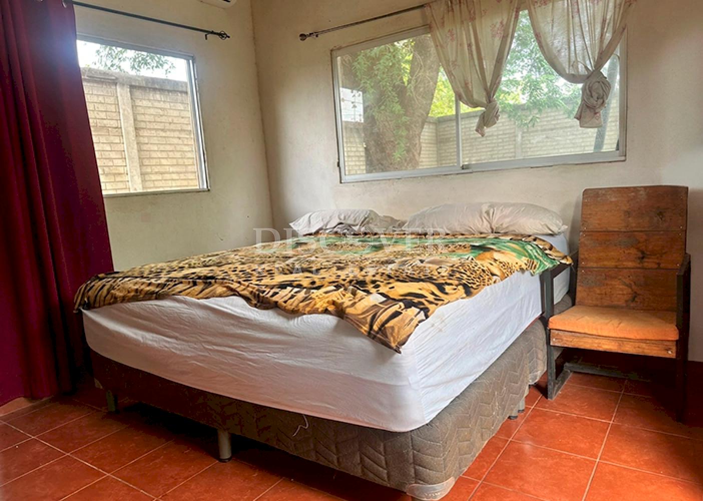 House with a large yard for sale on Carretera Sur