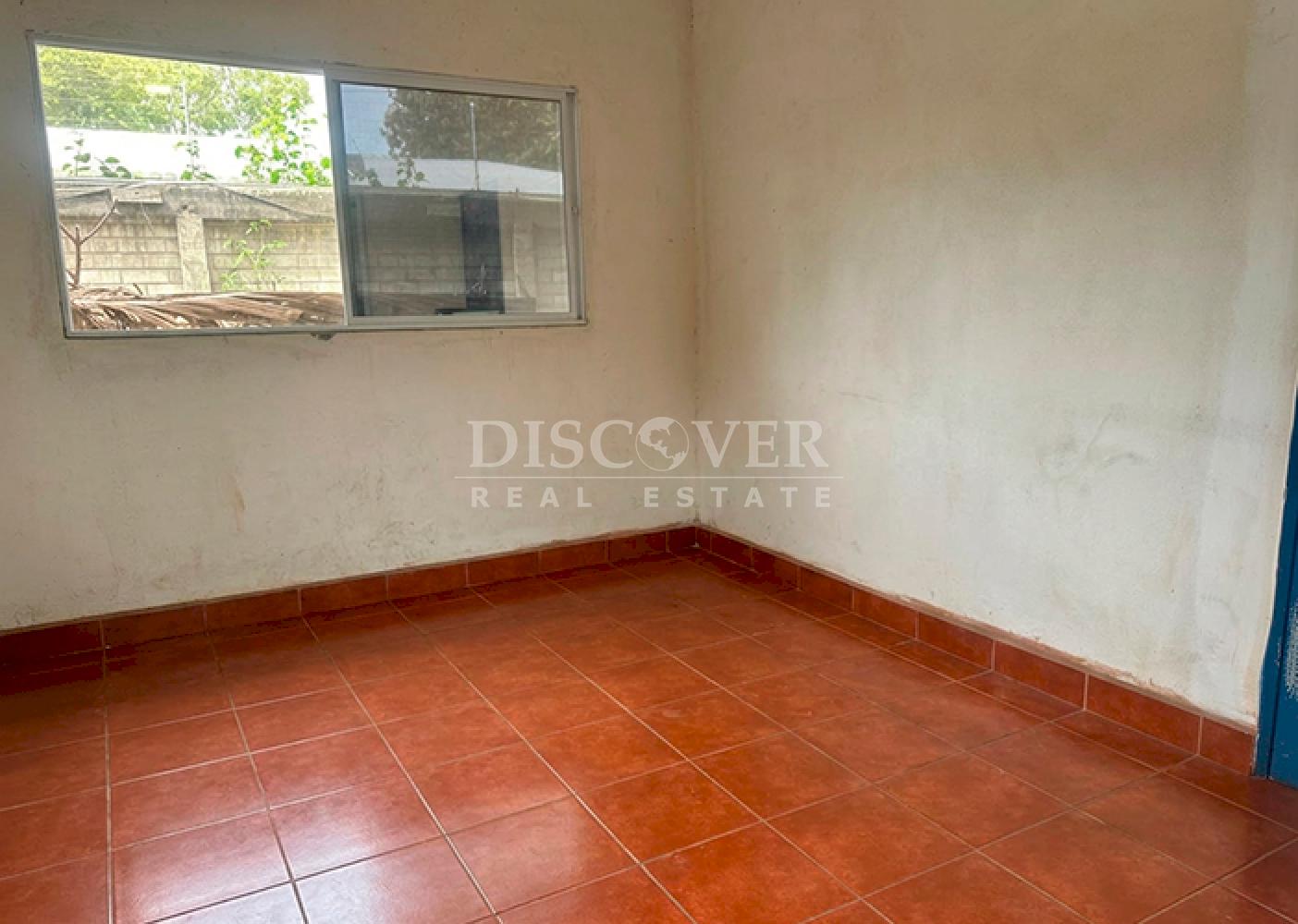 House with a large yard for sale on Carretera Sur