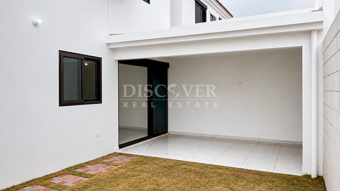 Spacious house for rent in a condominium complex - Masaya Highway