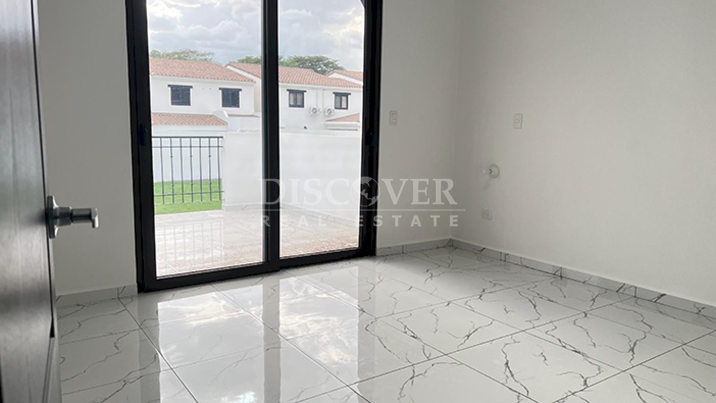 Spacious house for rent in a condominium complex - Masaya Highway