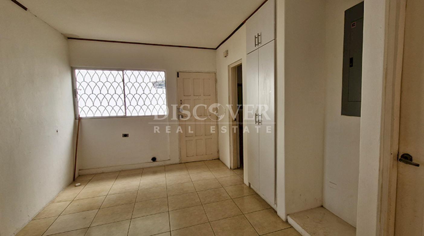  House for rent with a pool and spacious gardens on Carretera Sur
