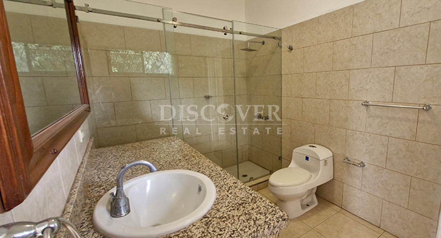  House for rent with a pool and spacious gardens on Carretera Sur
