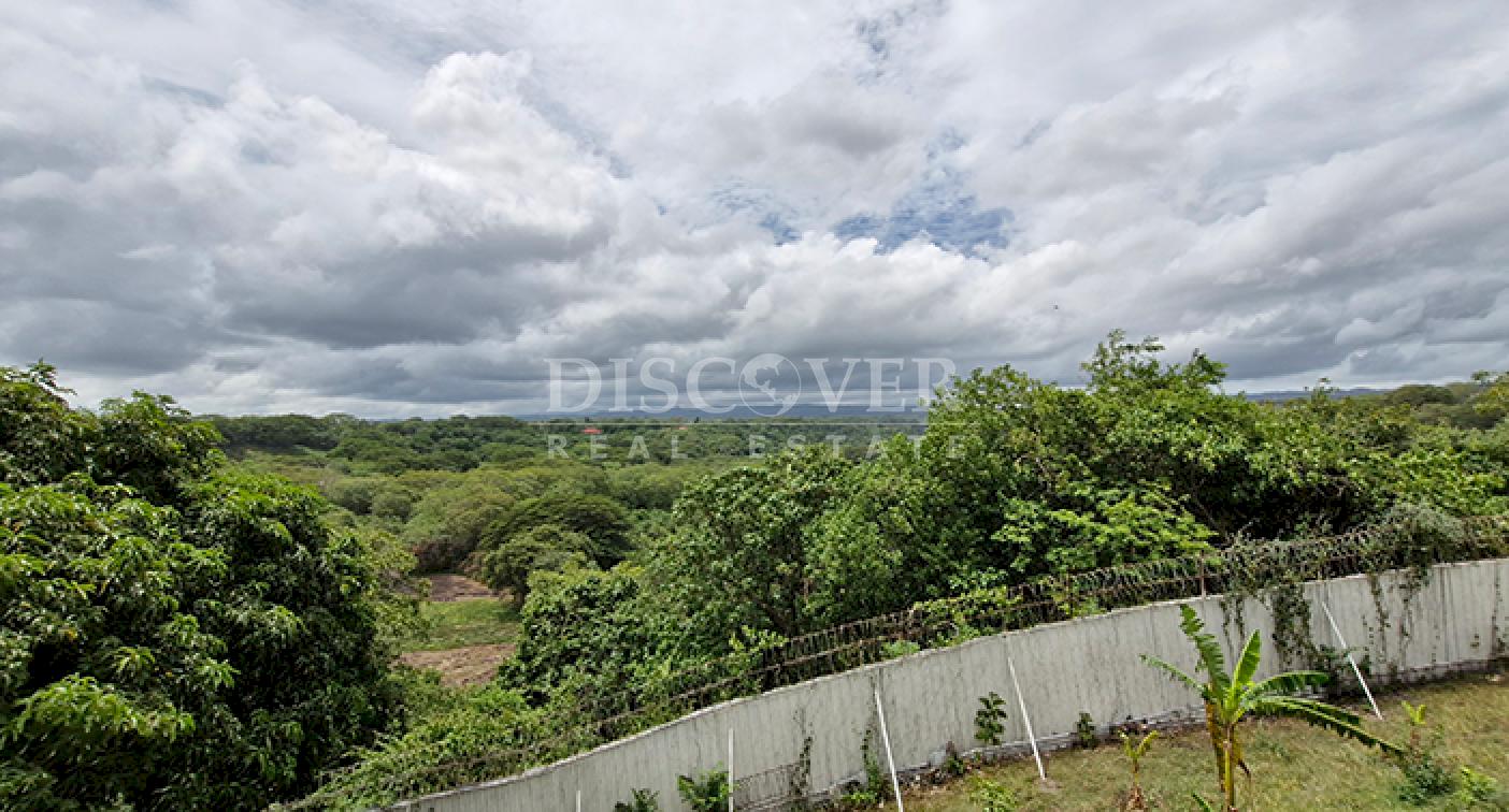  House for rent with a pool and spacious gardens on Carretera Sur