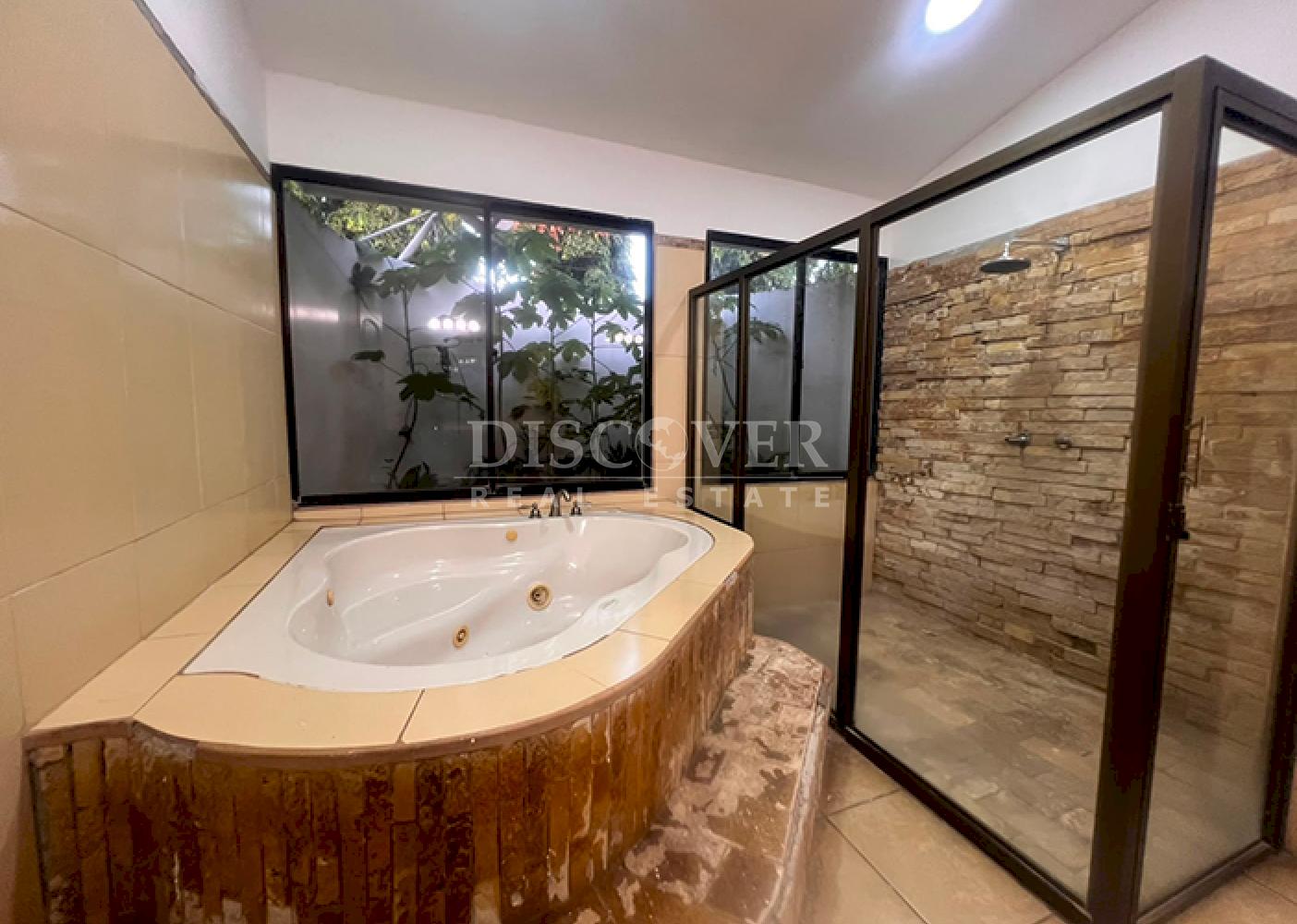  House for rent in a condominium complex in Chinandega