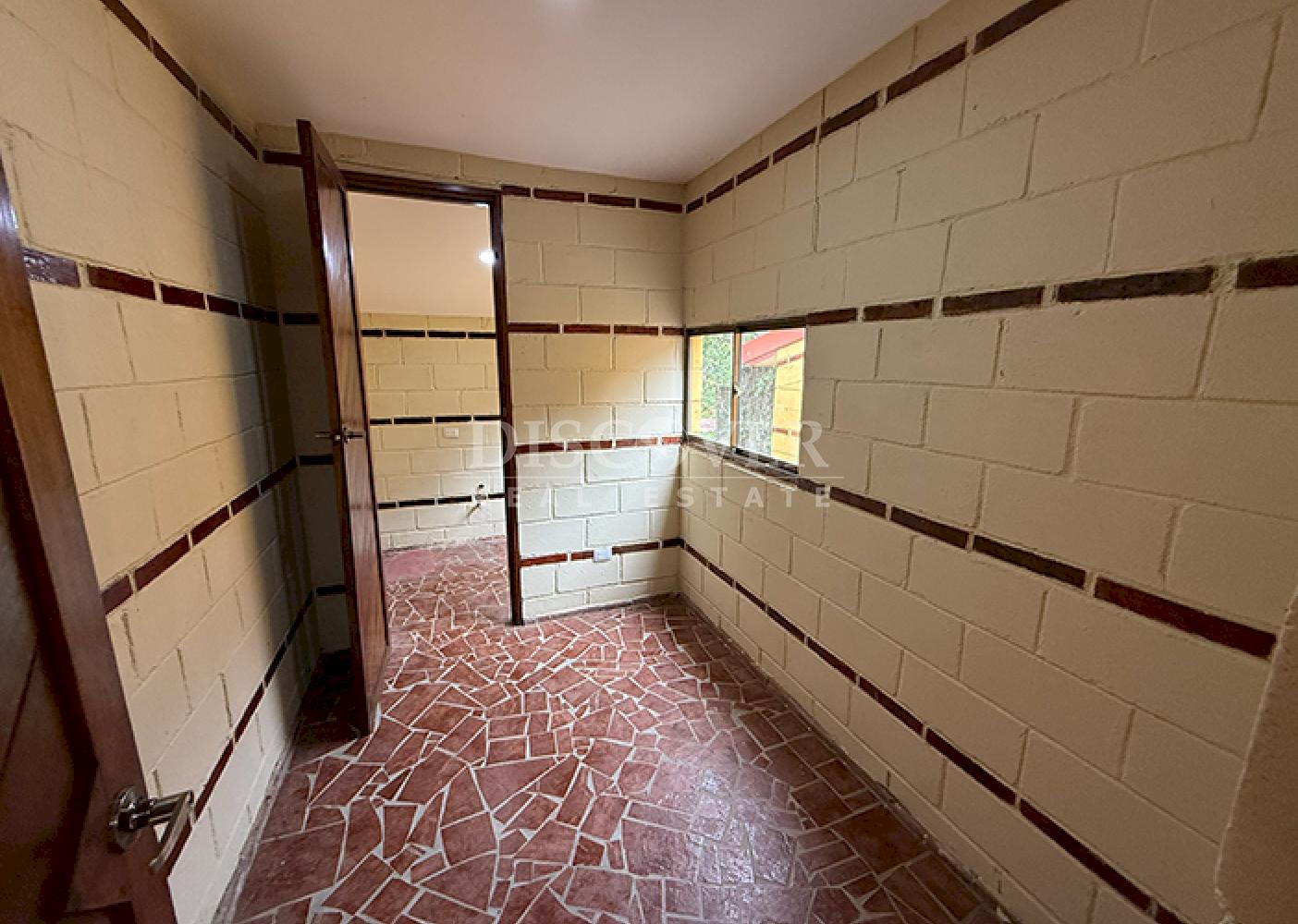 House with a pool for sale in Villa Fontana