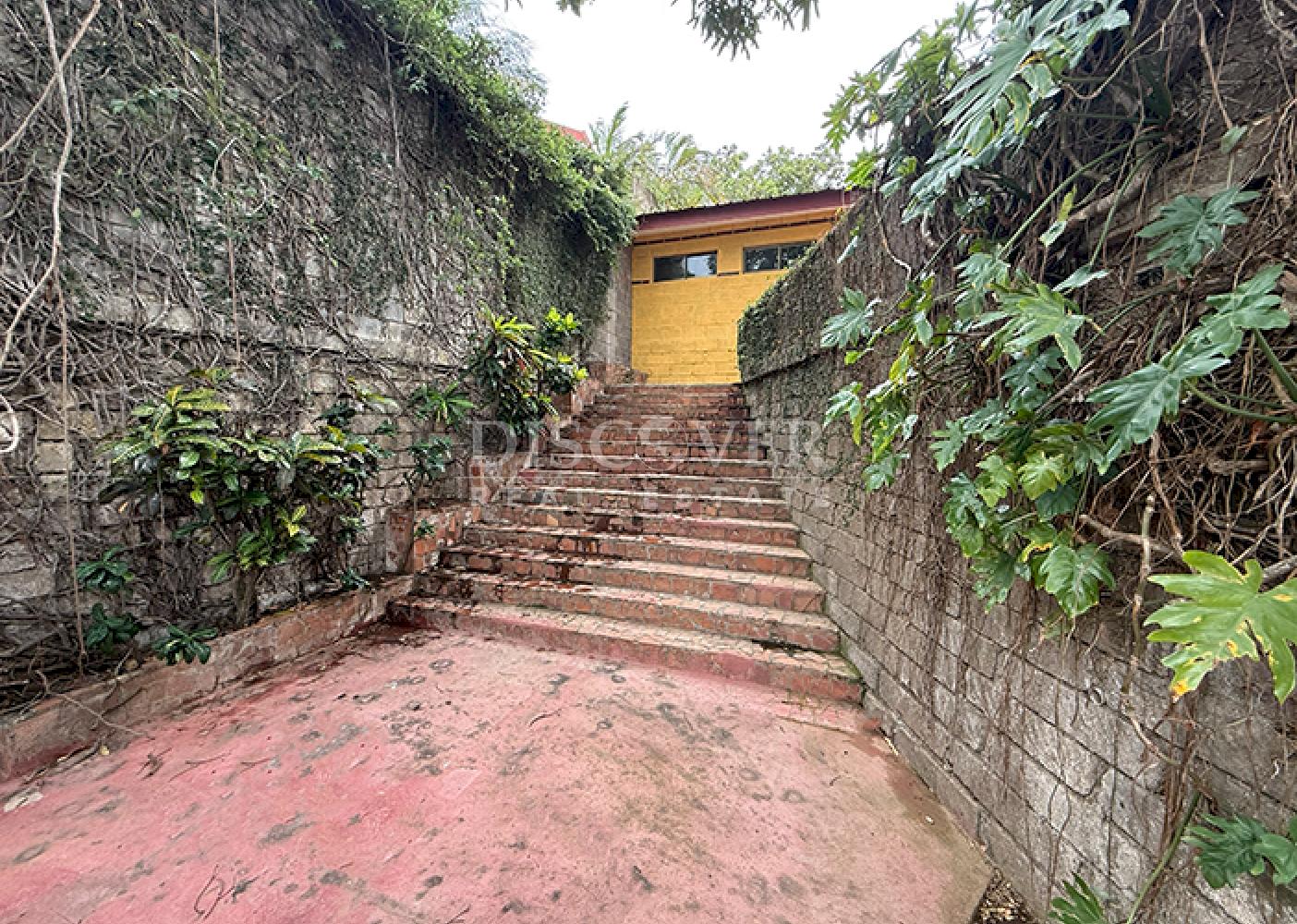 House with a pool for sale in Villa Fontana