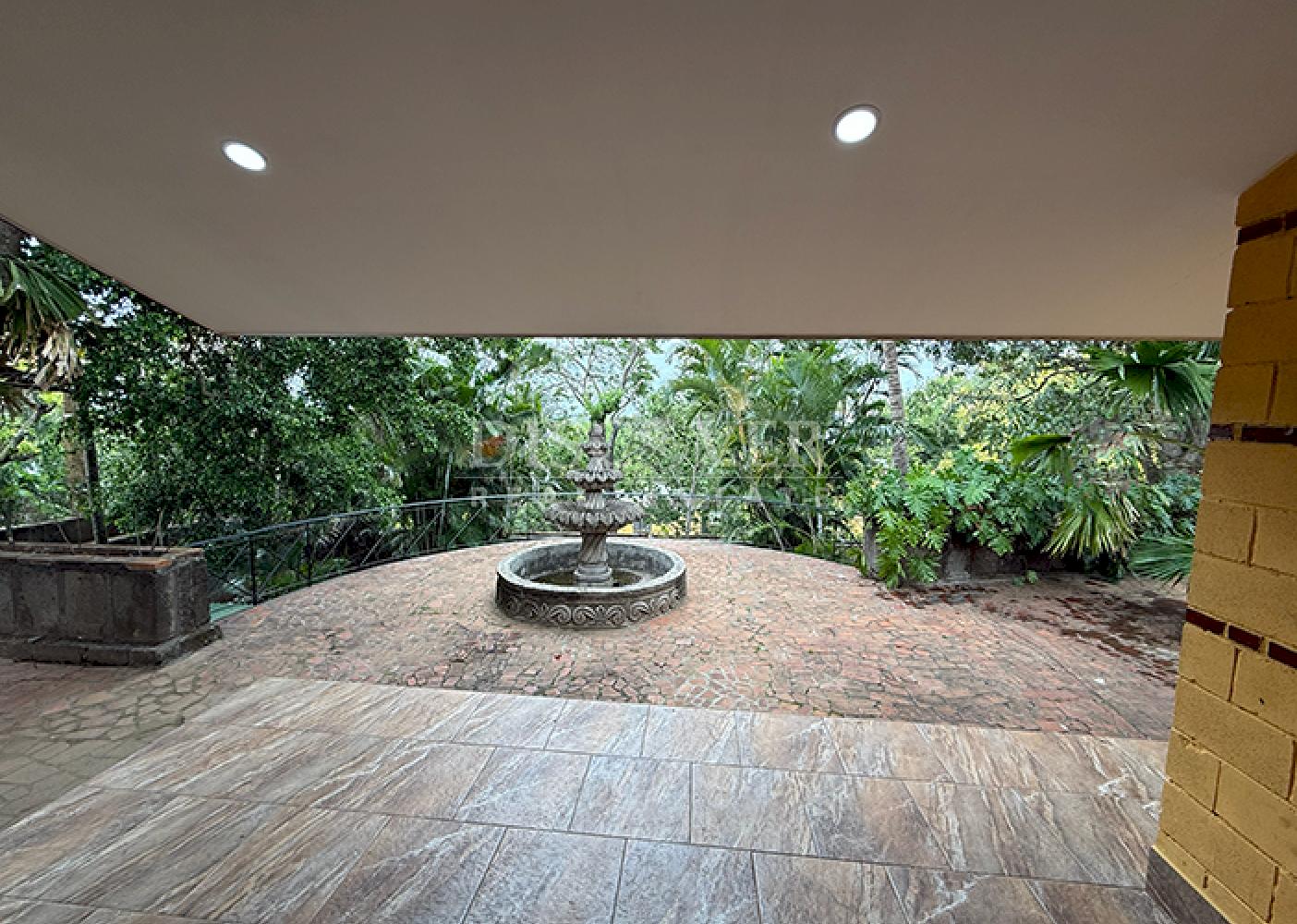 House with a pool for sale in Villa Fontana