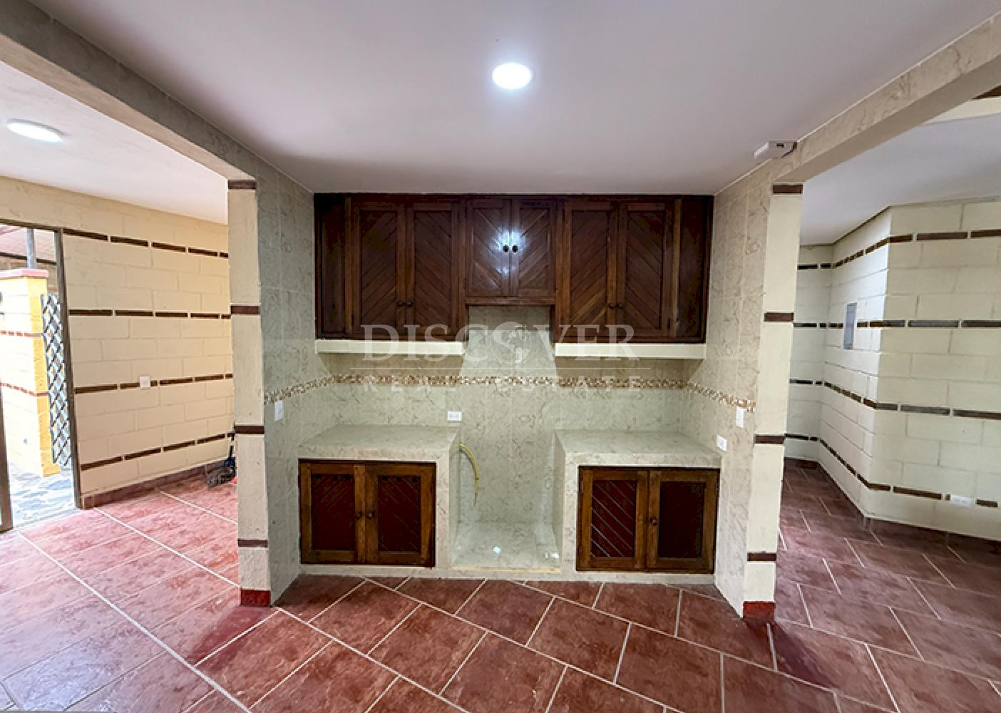House with a pool for sale in Villa Fontana