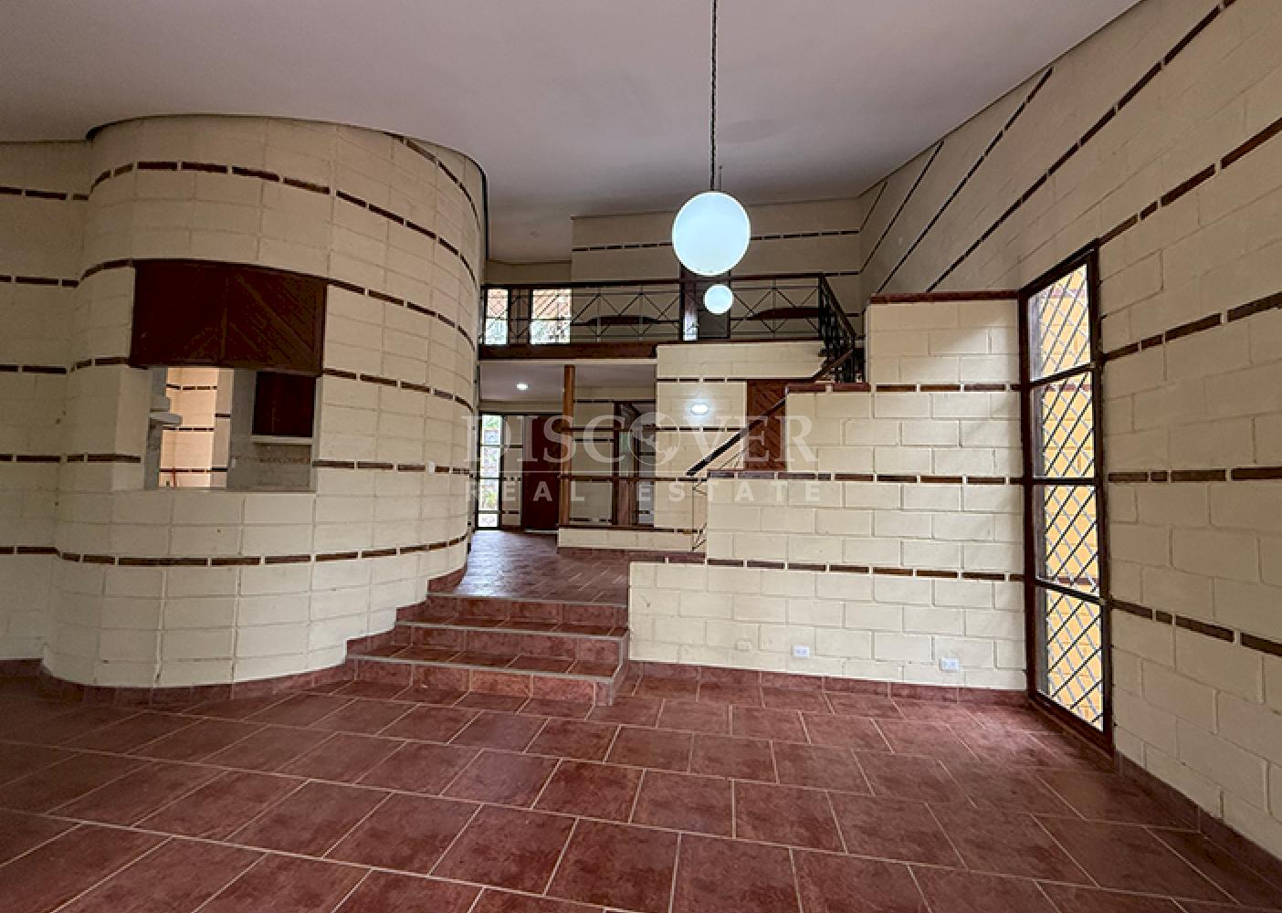 House with a pool for sale in Villa Fontana
