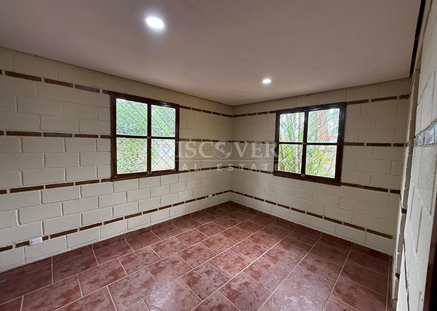 House with a pool for sale in Villa Fontana