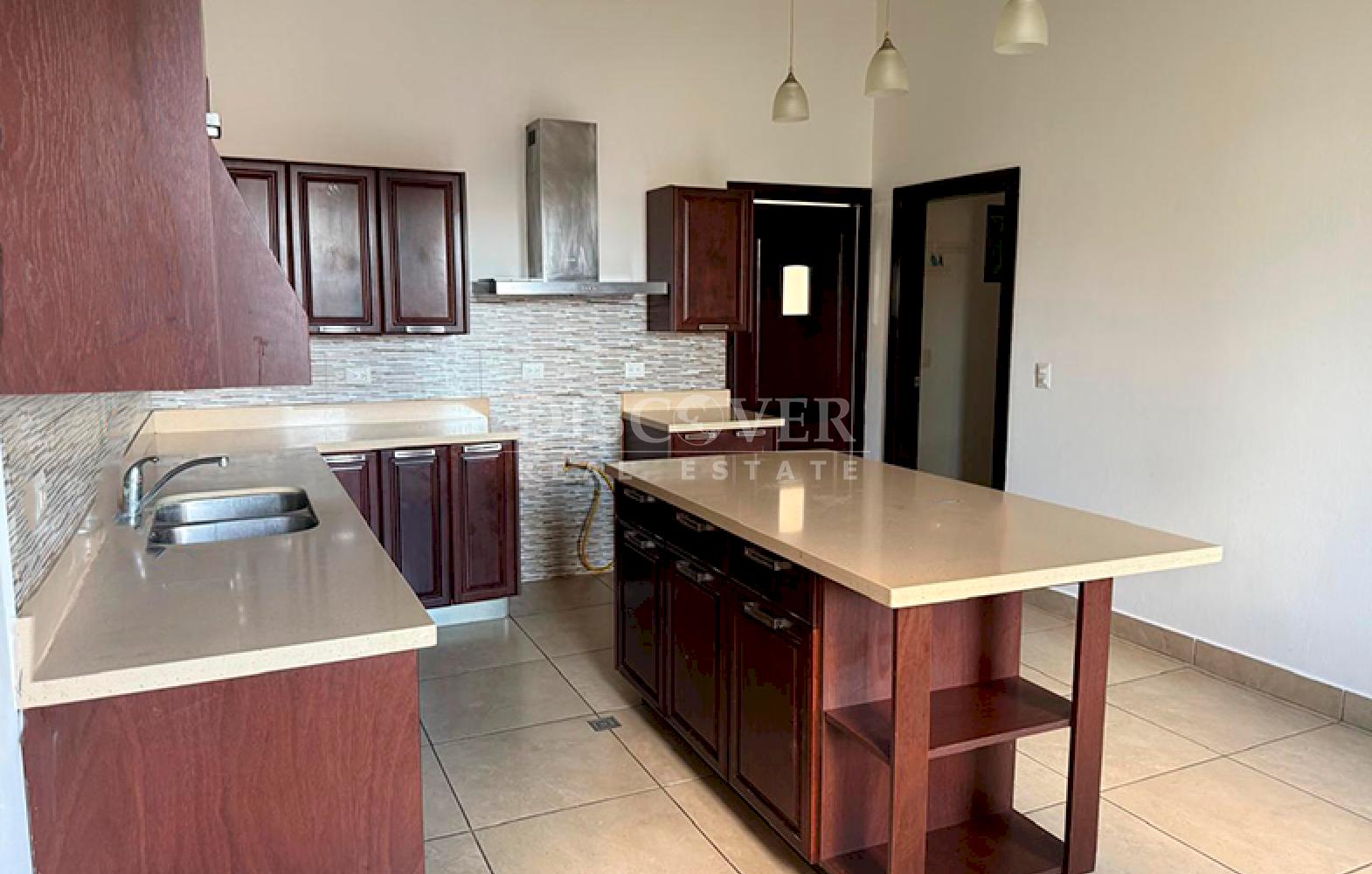  House for rent in a residential neighborhood in Las Colinas