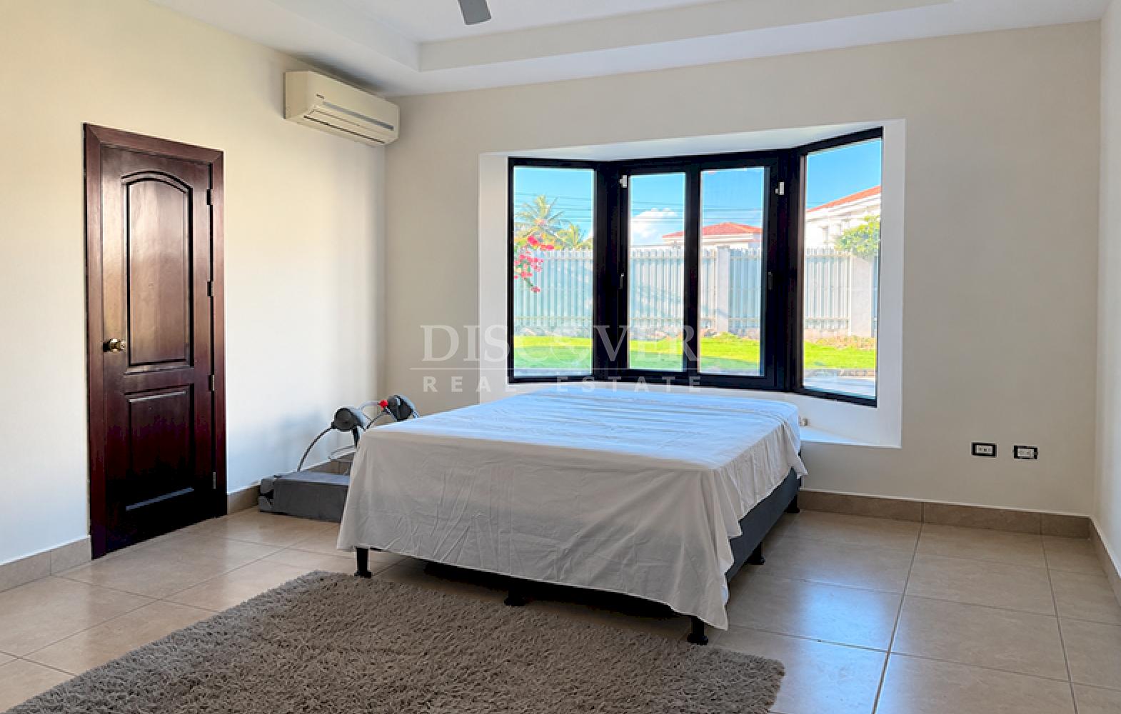  House for rent in a residential neighborhood in Las Colinas