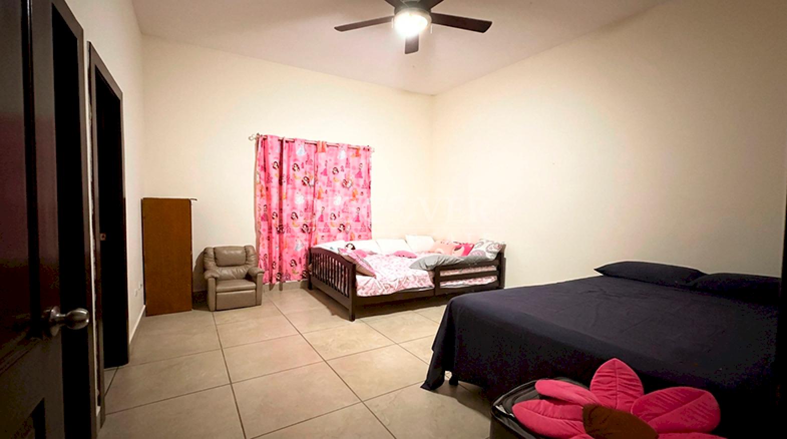  House for rent in a residential neighborhood in Las Colinas