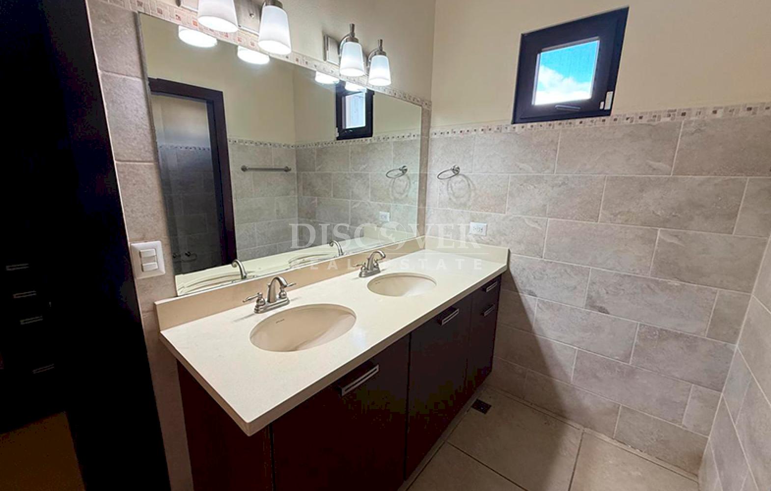  House for rent in a residential neighborhood in Las Colinas