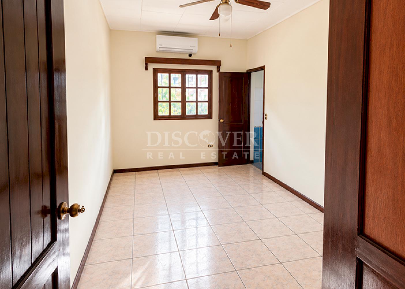  Two-story house for rent on Carretera Masaya
