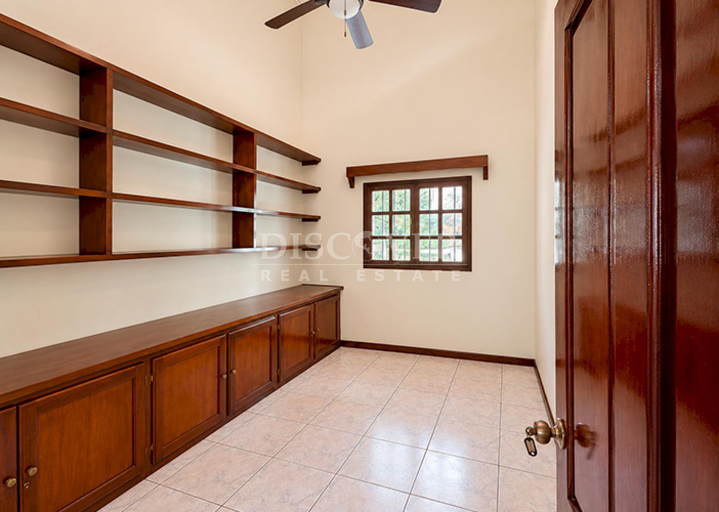  Two-story house for rent on Carretera Masaya