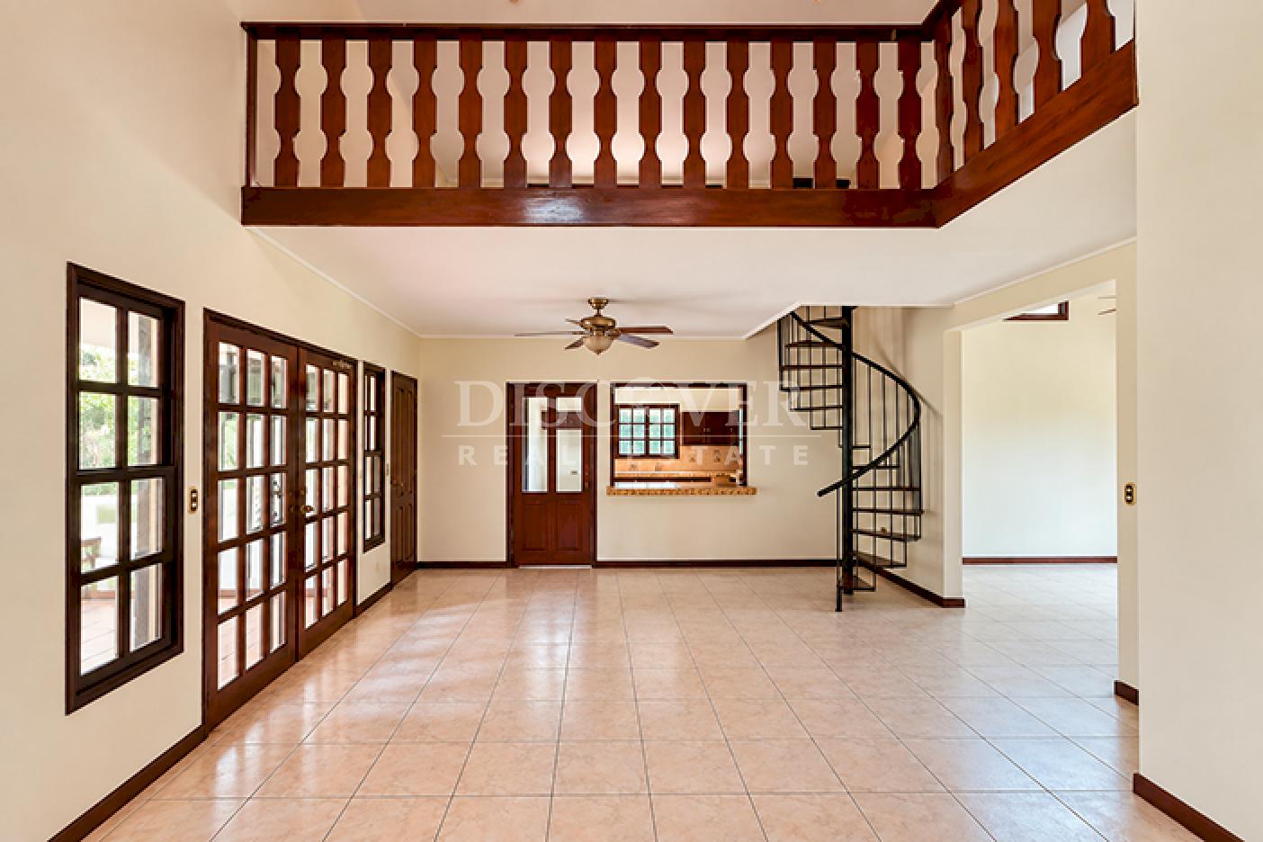  Two-story house for rent on Carretera Masaya