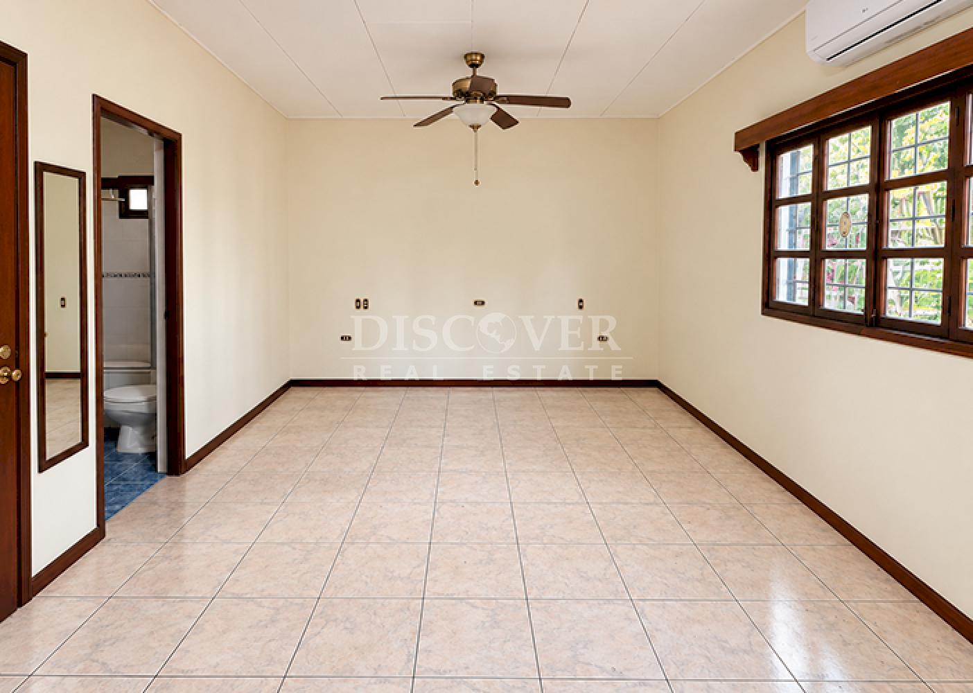  Two-story house for rent on Carretera Masaya