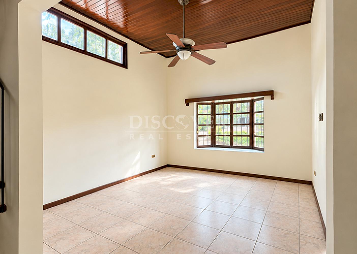  Two-story house for rent on Carretera Masaya