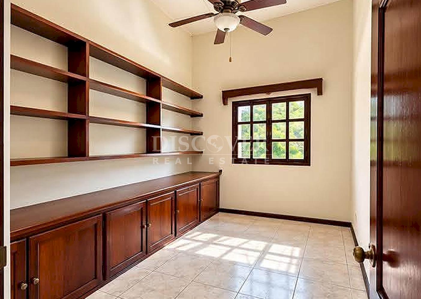  Two-story house for rent on Carretera Masaya