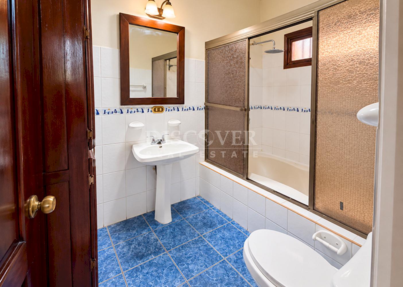  Two-story house for rent on Carretera Masaya