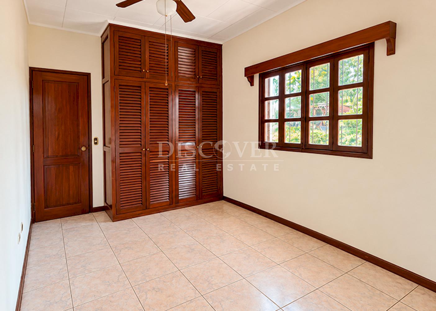  Two-story house for rent on Carretera Masaya