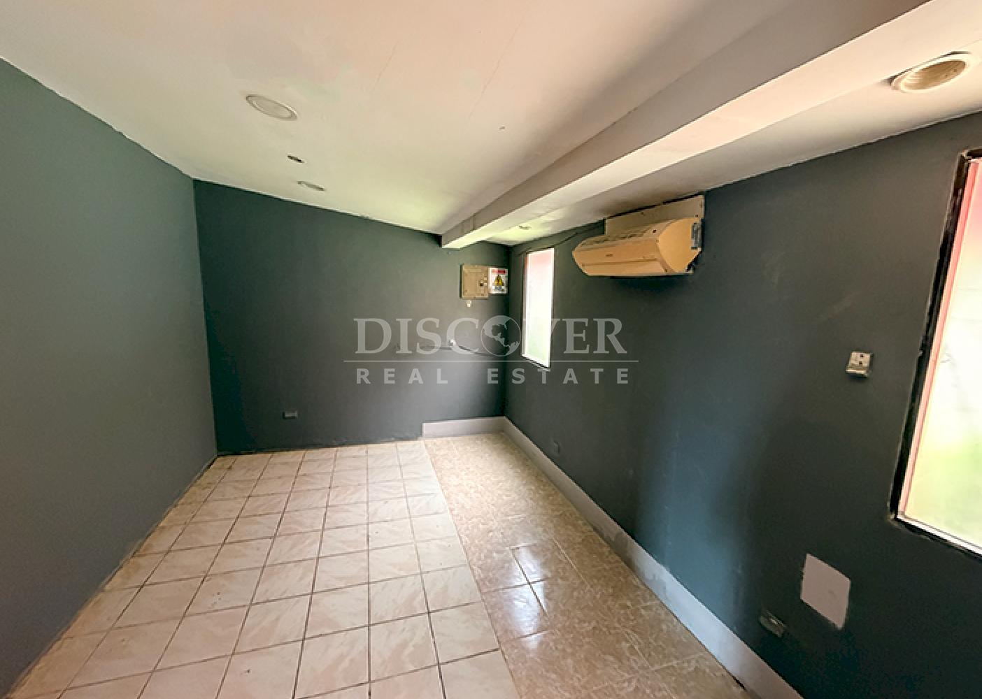 Commercial space for rent in Los Robles