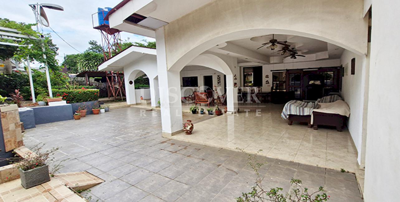 Semi-furnished house for rent in Las Colinas