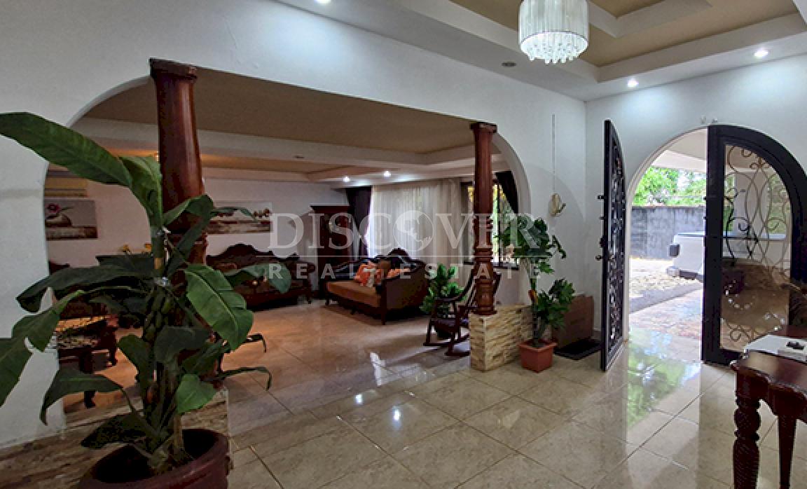 Semi-furnished house for rent in Las Colinas