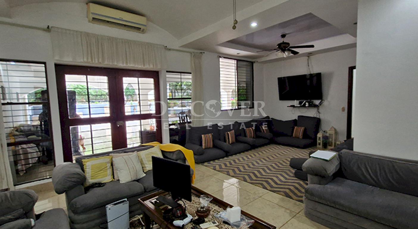Semi-furnished house for rent in Las Colinas