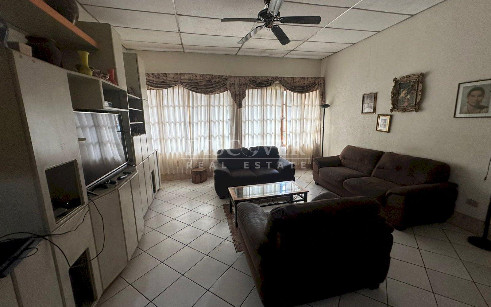  House in commercial area for sale