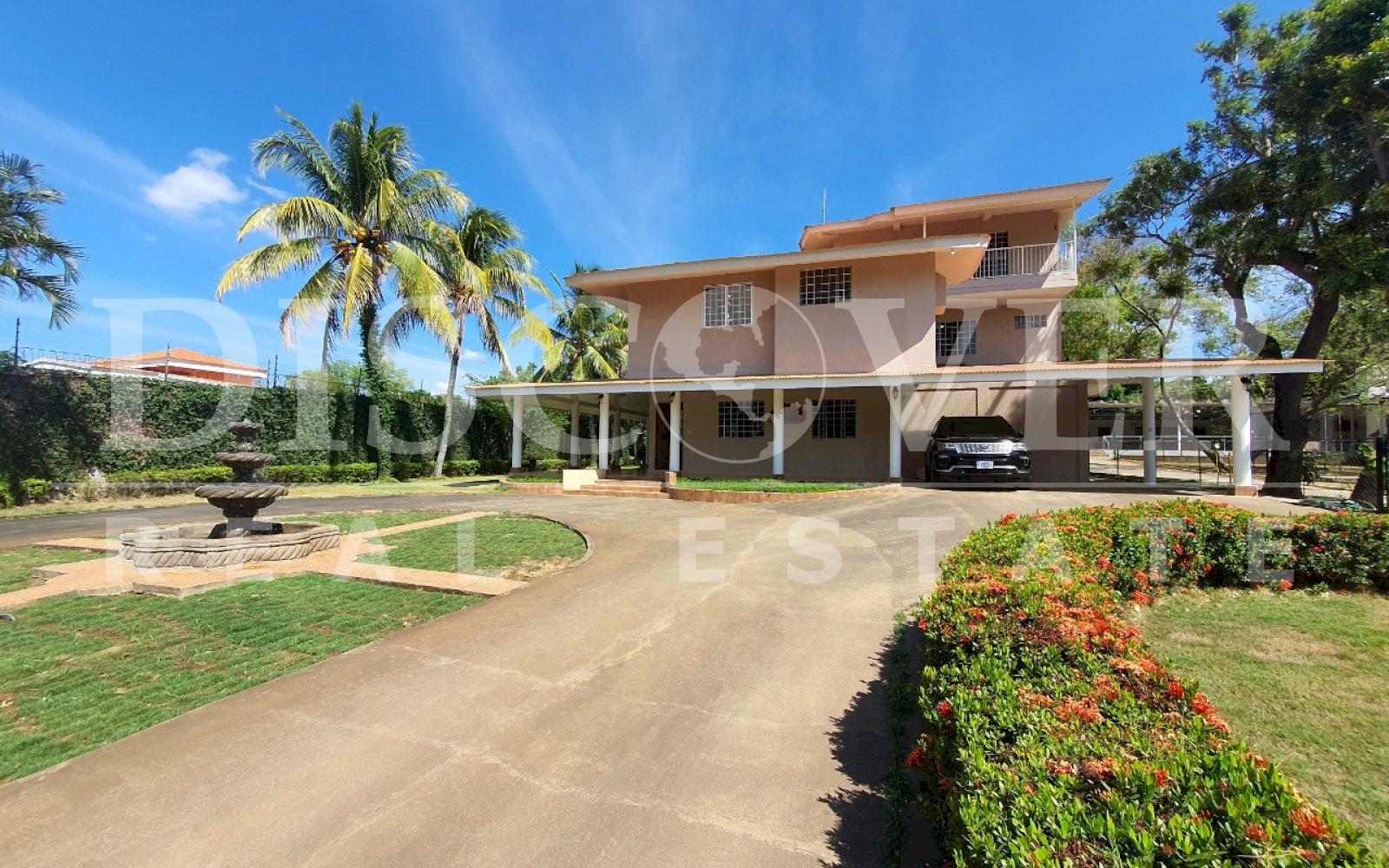  Three-story house for sale in Carretera Vieja Leon 