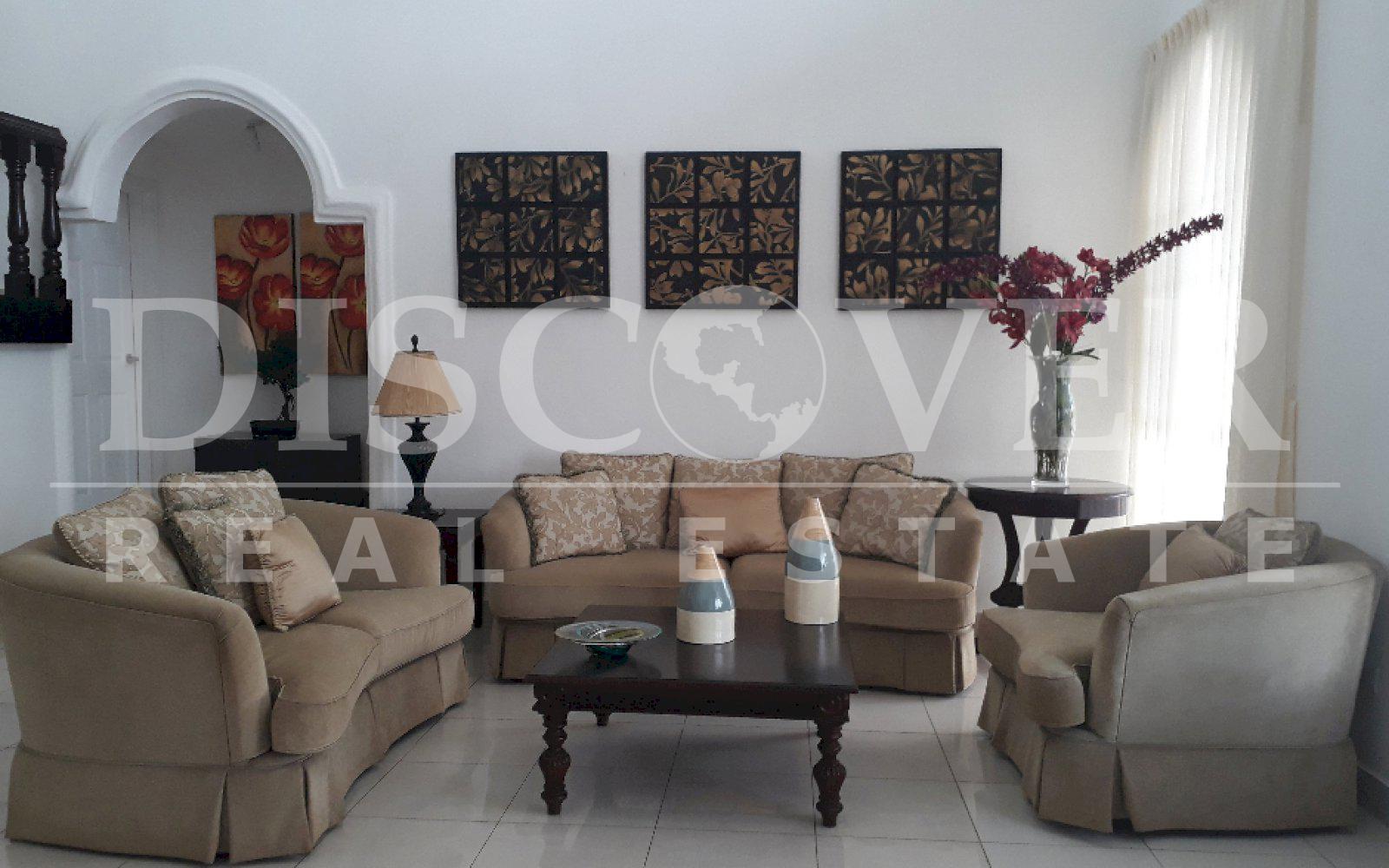  House for rent two floors in Lomas de Ticomo.