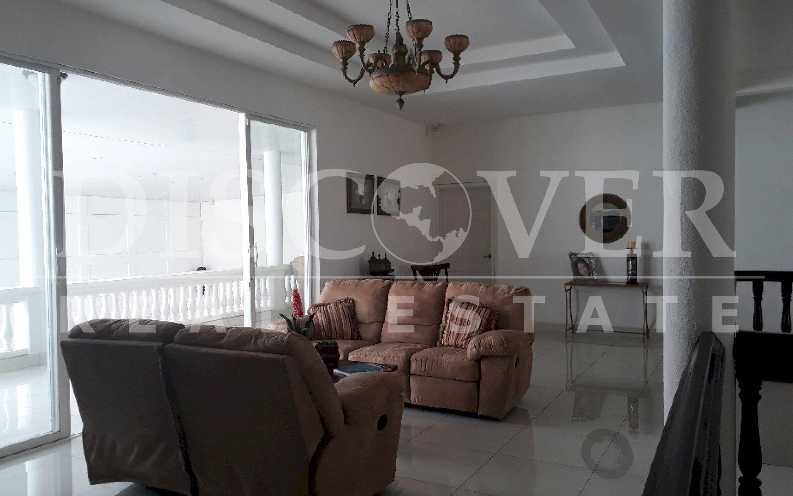  House for rent two floors in Lomas de Ticomo.