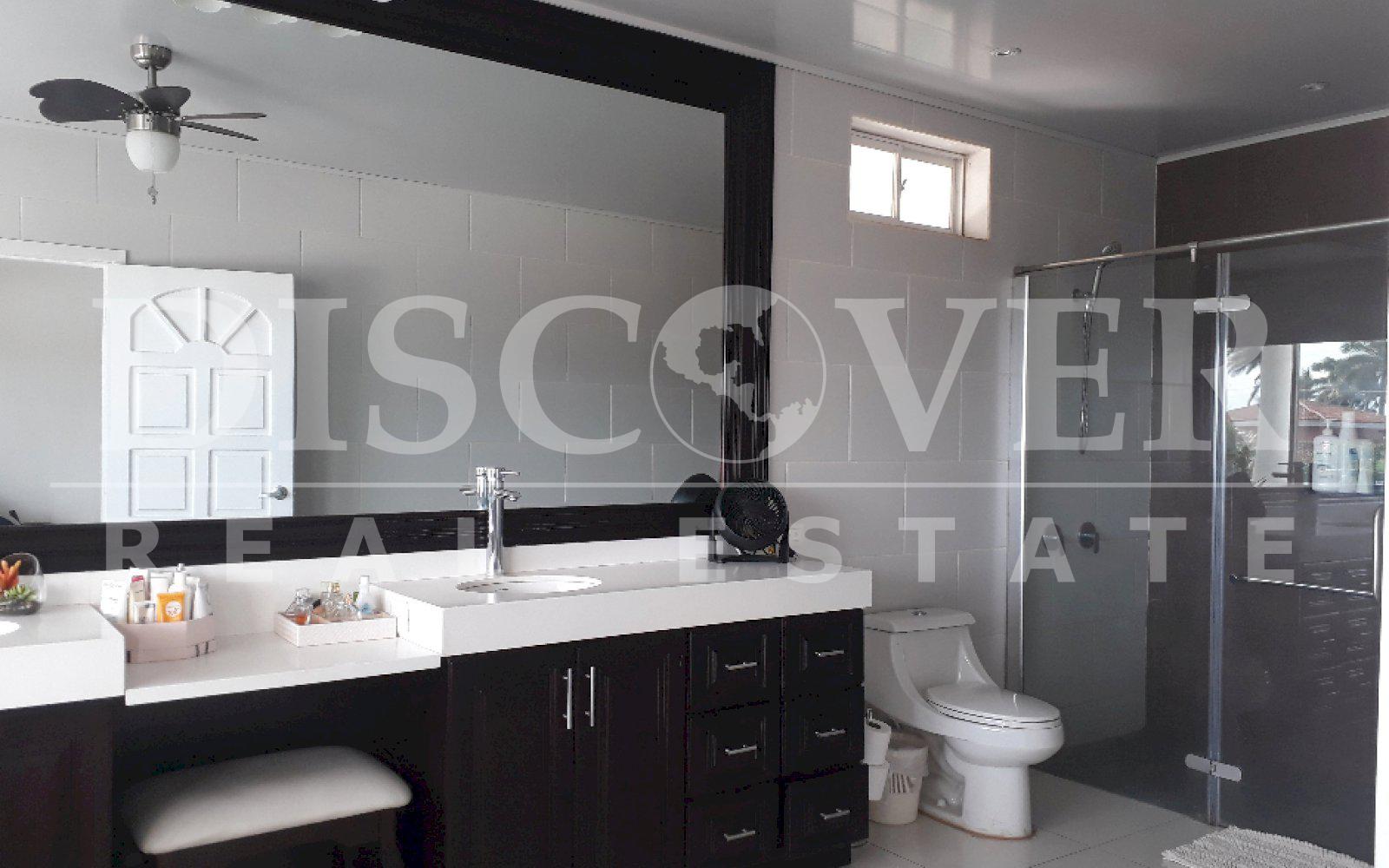  House for rent two floors in Lomas de Ticomo.