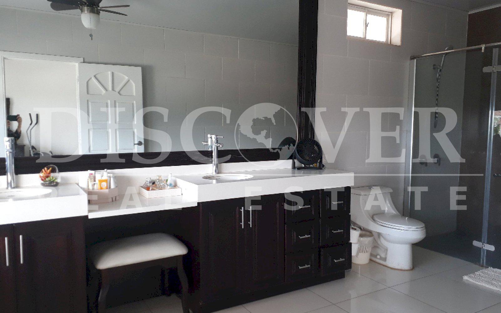  House for rent two floors in Lomas de Ticomo.