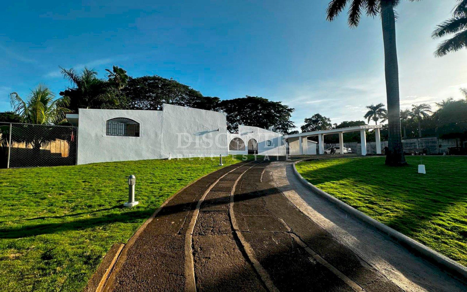 Spacious house for sale/for rent on Carretera Vieja to León