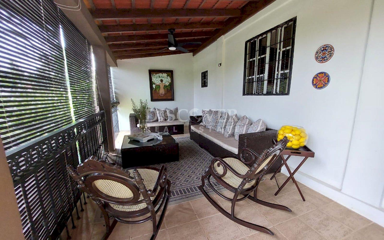  2-story house for sale in Villa Fontana.