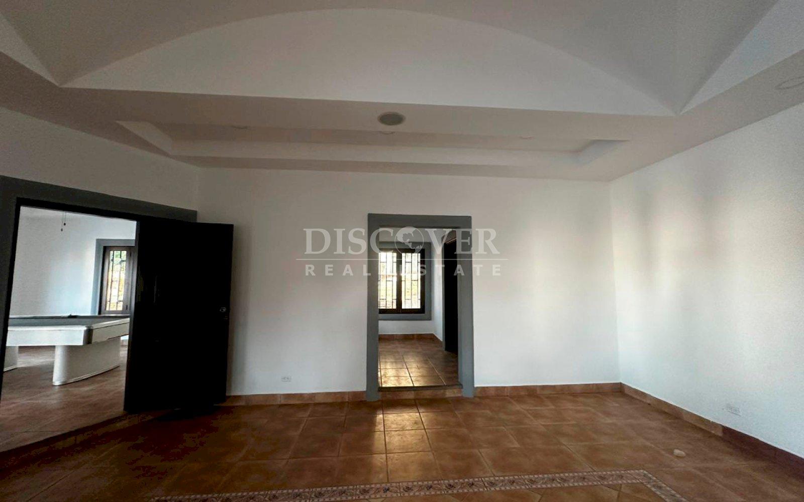  Spacious house for sale/for rent on Carretera Vieja to León