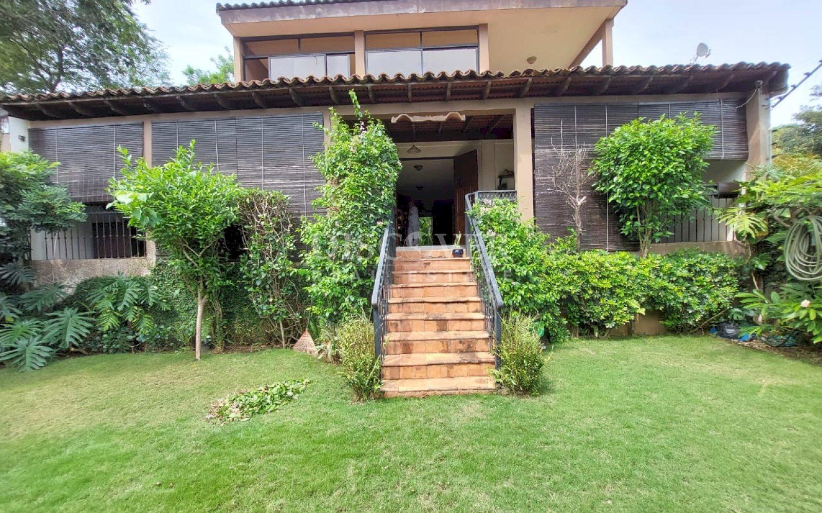  2-story house for sale in Villa Fontana.