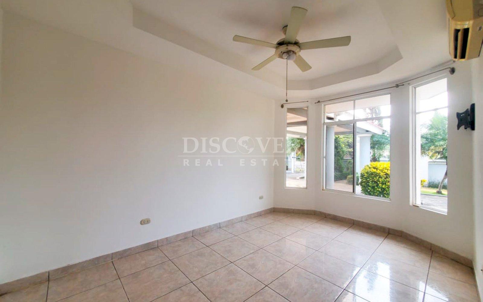  House for sale and rent in residential area - Las Colinas