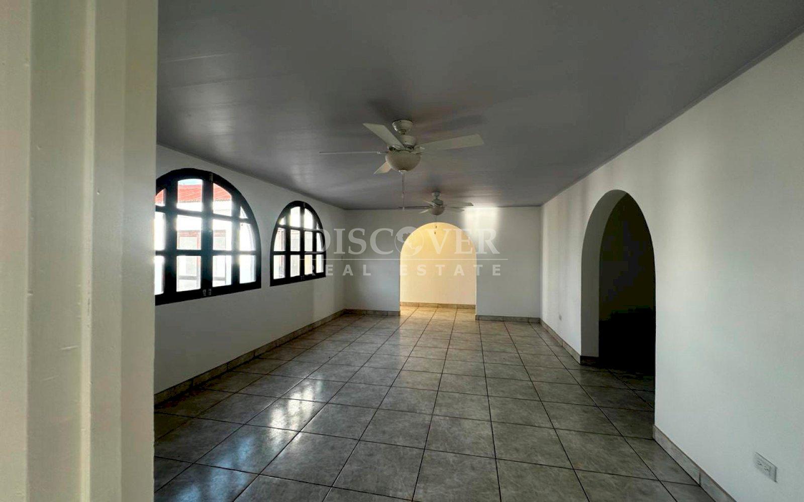  Spacious house for sale/for rent on Carretera Vieja to León