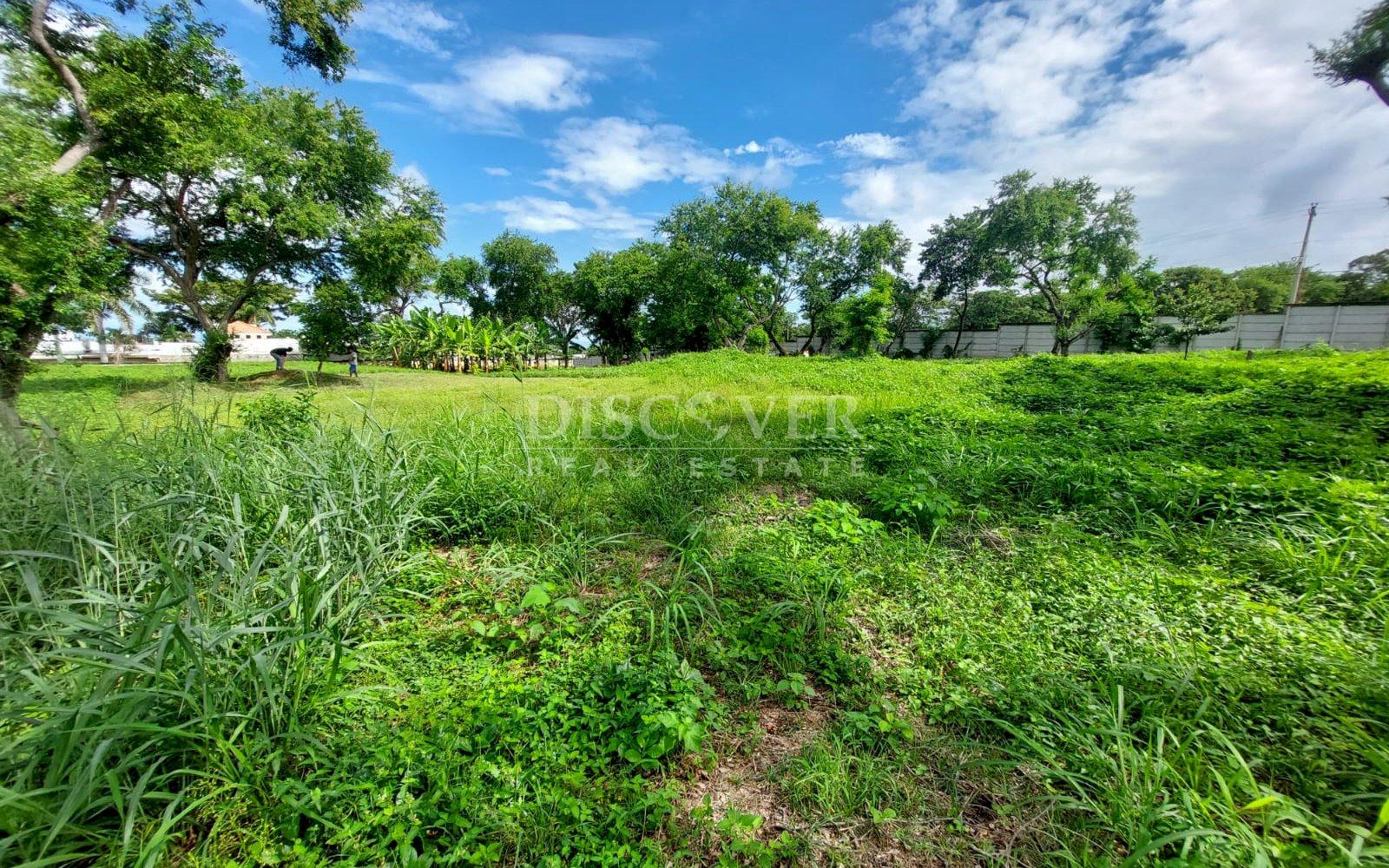  Land for sale on Pista Jean Paul Genie