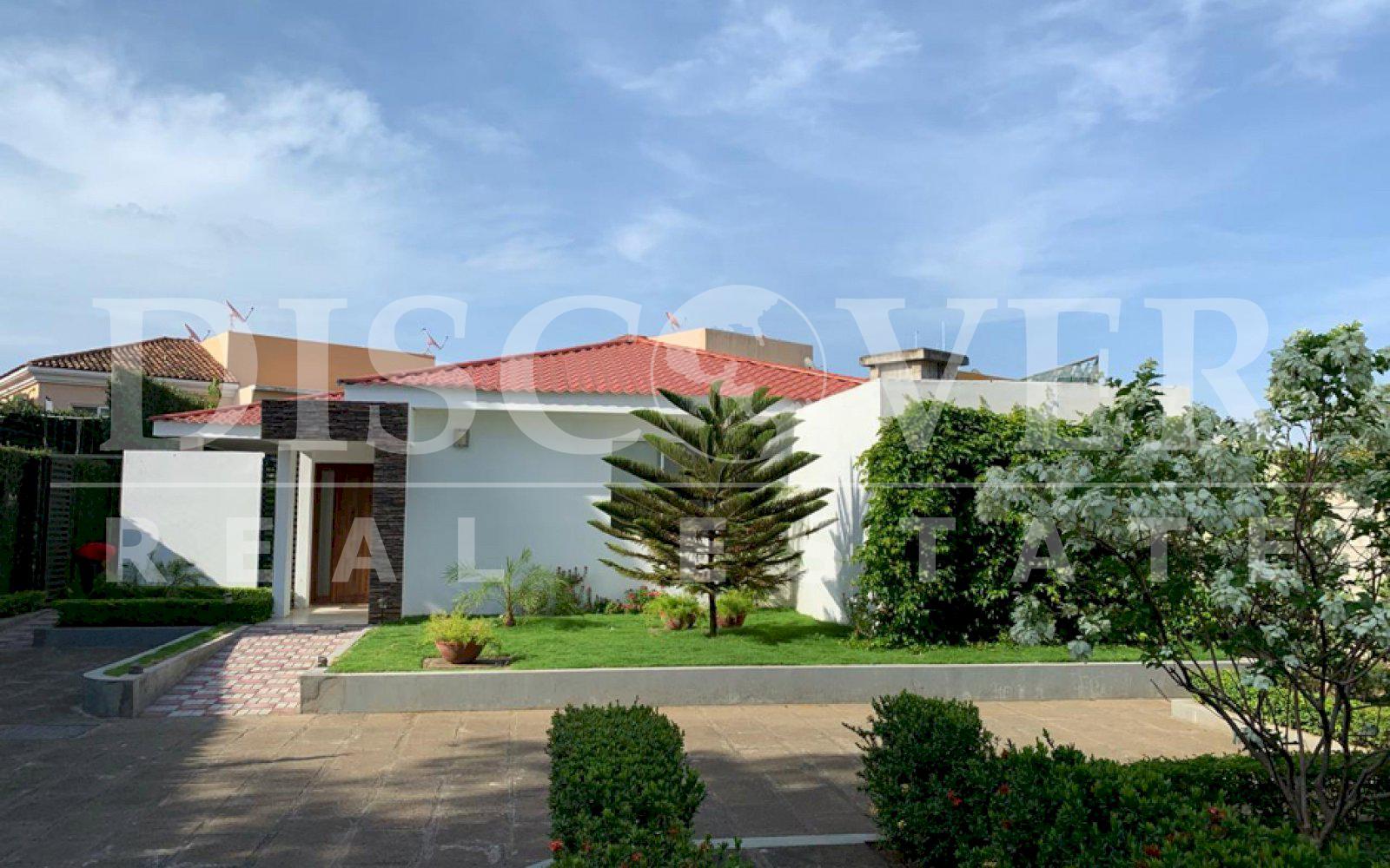  Spacious and modern house in a safe area of ​​Las Colinas.
