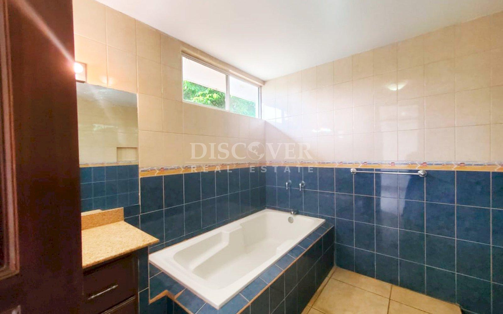  House for sale and rent in residential area - Las Colinas