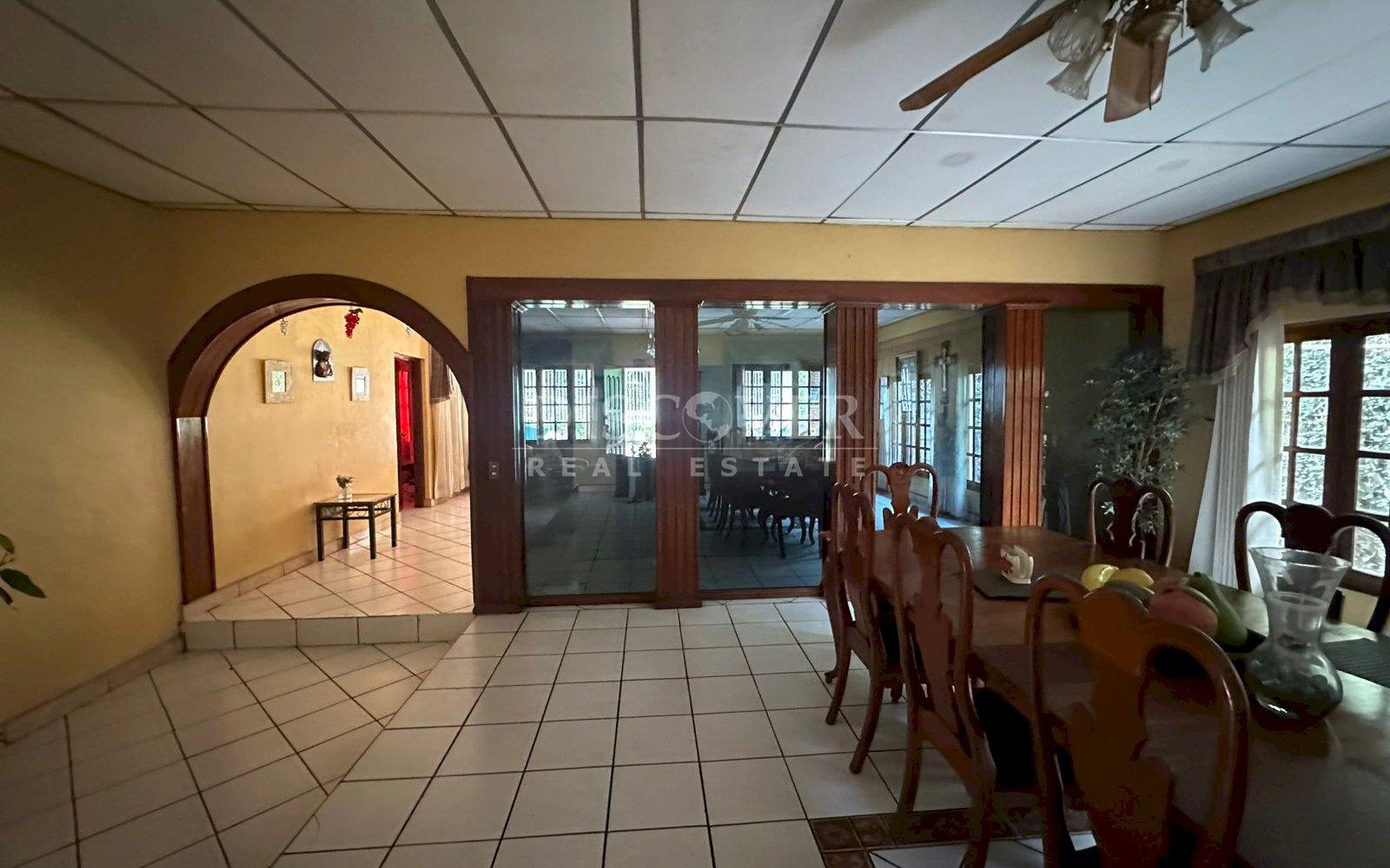  House in commercial area for sale