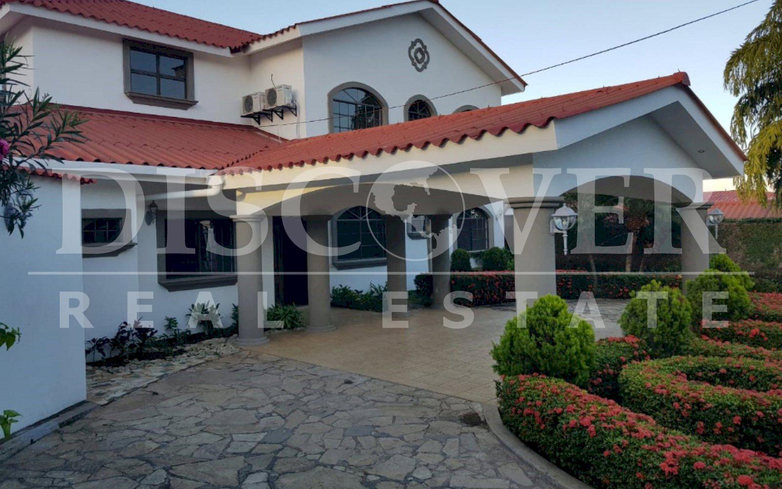 Lake view house for rent in Las Cumbres 