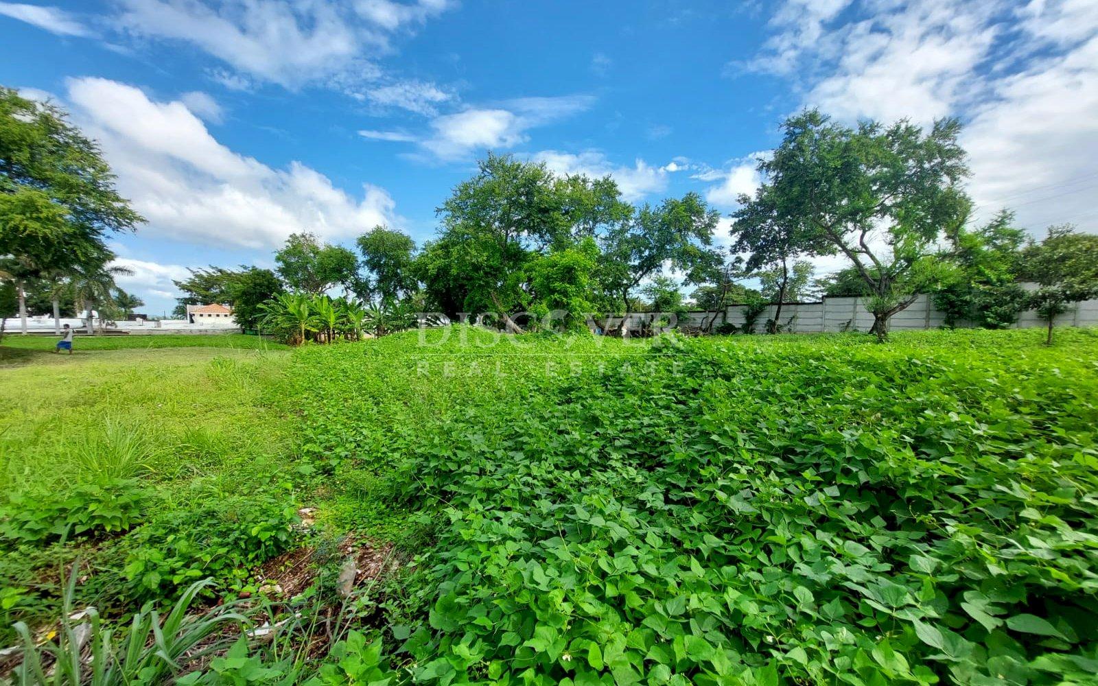  Land for sale on Pista Jean Paul Genie